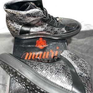 Mauri Black and Silver Patterned Sneakers‎